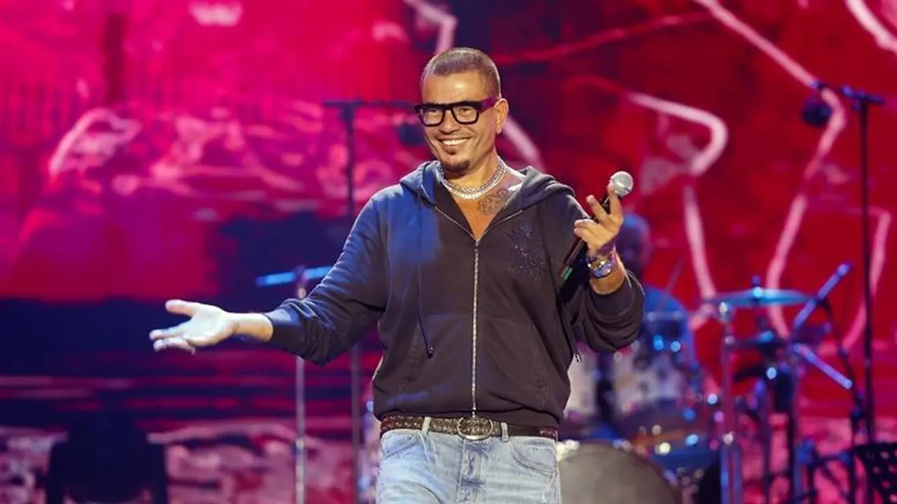 تفاصيل وأسعار تذاكر حفل عمرو دياب بالجامعة الأمريكية